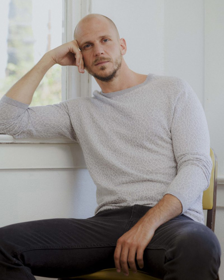 Gustaf SKarsgard.